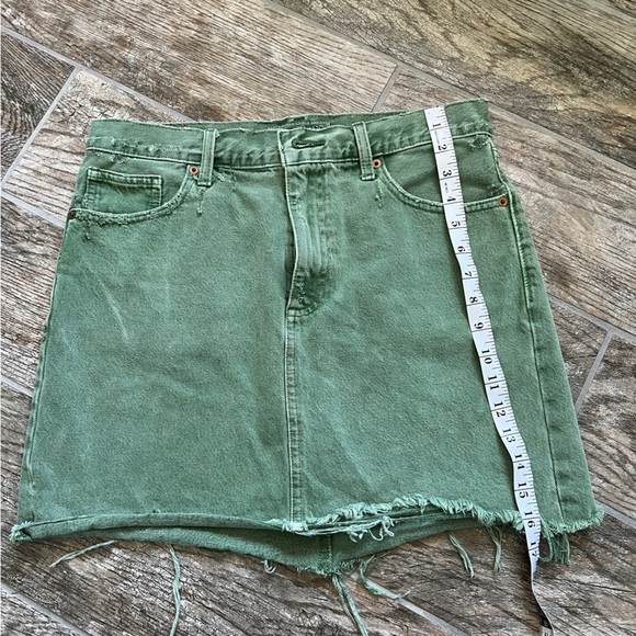Lucky Brand Old Favorite Green Denim Mini Skirt, Raw Hem, Women’s Size 8 - Picture 8 of 9